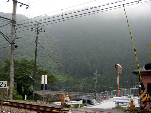 御嶽駅東側