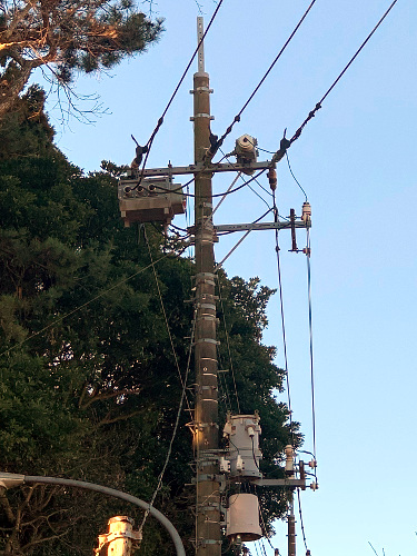 架空地線用の腕金