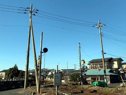 湊泉町の踏切