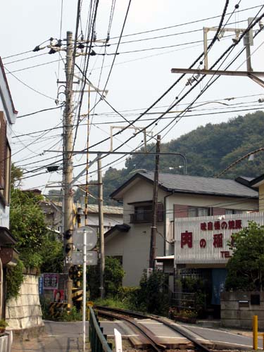 稲村ヶ崎駅の極楽寺駅側の踏切