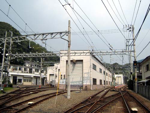 極楽寺駅の車両基地